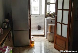(单间出租)中央大街经纬四道街 16米 合厨 干净 进屋即住 男女不限 - 哈尔滨28生活网 hrb.28life.net