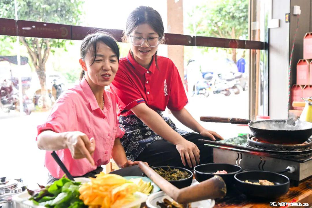 全网追的“扁担女孩”，找了一份暑假工，时薪12元 - 哈尔滨生活资讯 - 哈尔滨28生活网 hrb.28life.net